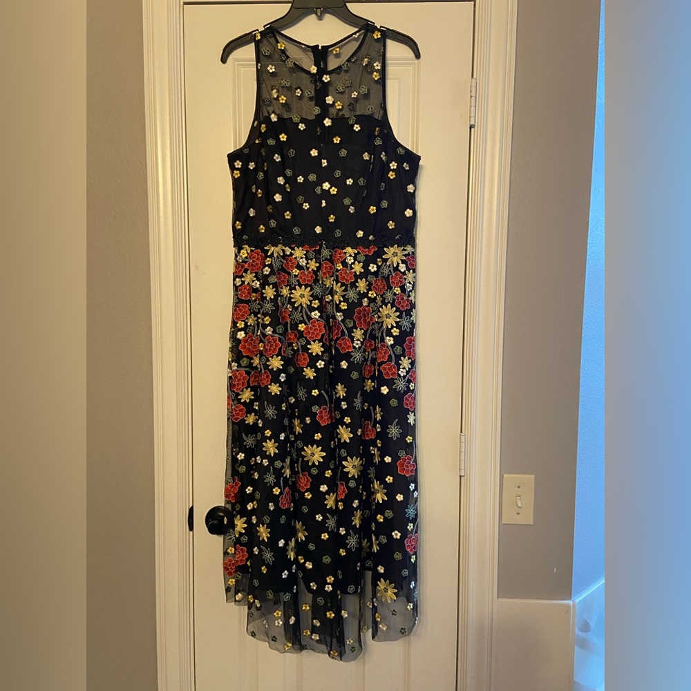 Beautiful floral semi formal dress - Picture 2 of 2